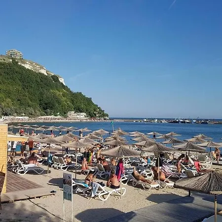 Sea View 1 Bedroom - Pool & Free Parking -