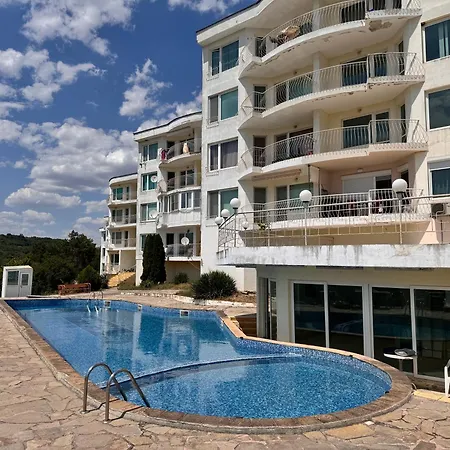 Sea View 1 Bedroom - Pool & Free Parking - Apartament *